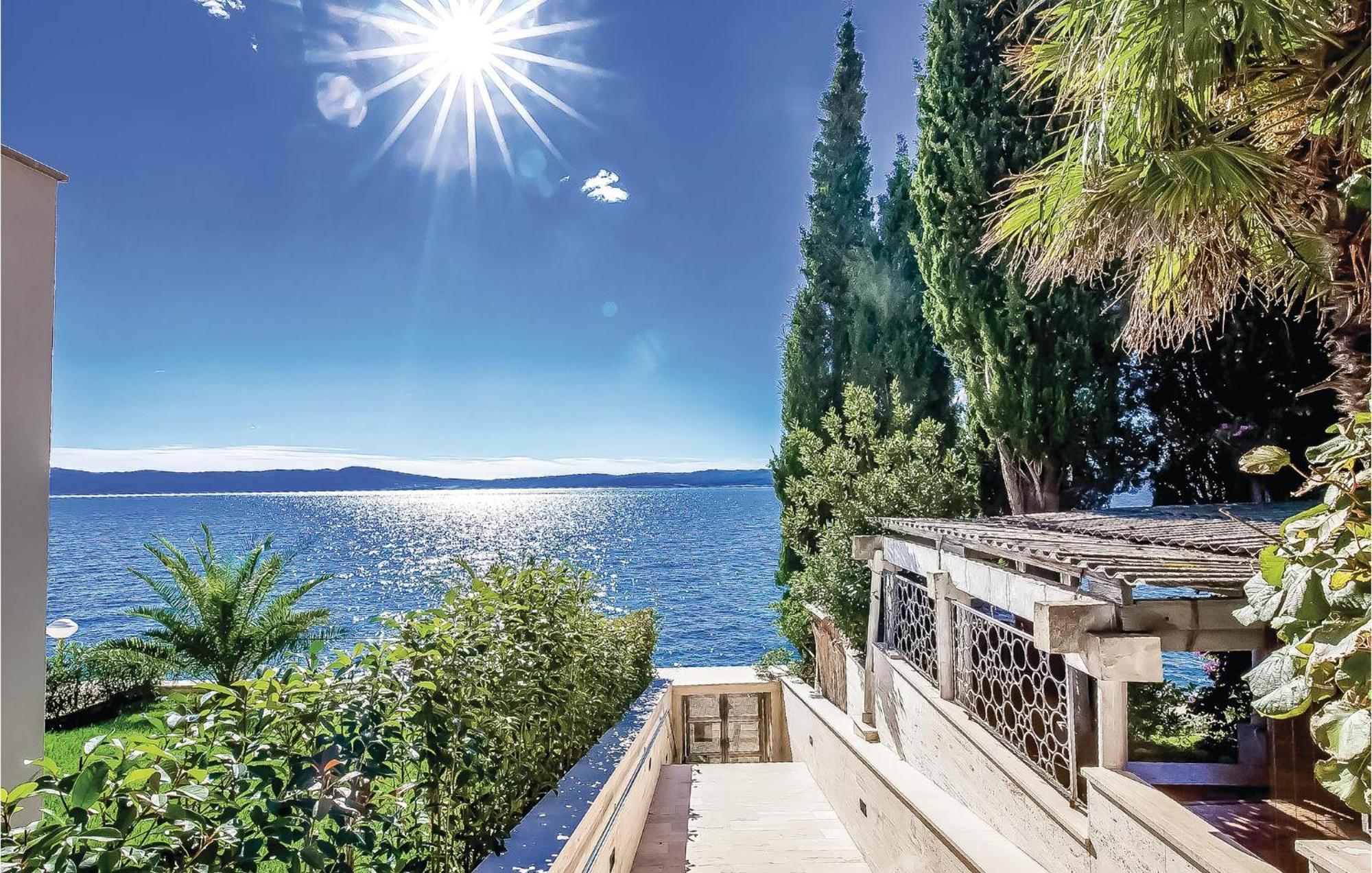 2 Bedroom Lovely Apartment In Crikvenica Extérieur photo