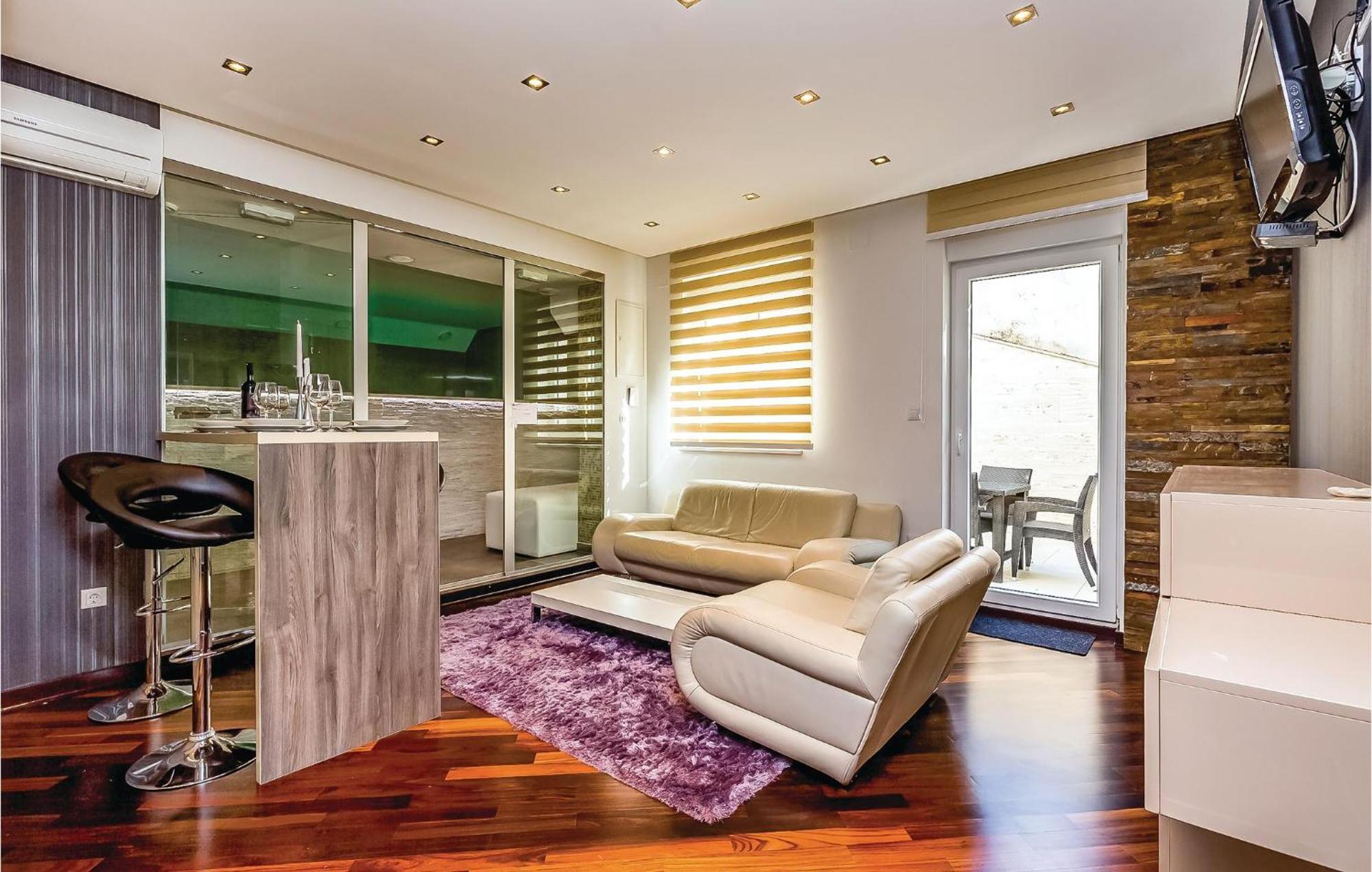 2 Bedroom Lovely Apartment In Crikvenica Extérieur photo