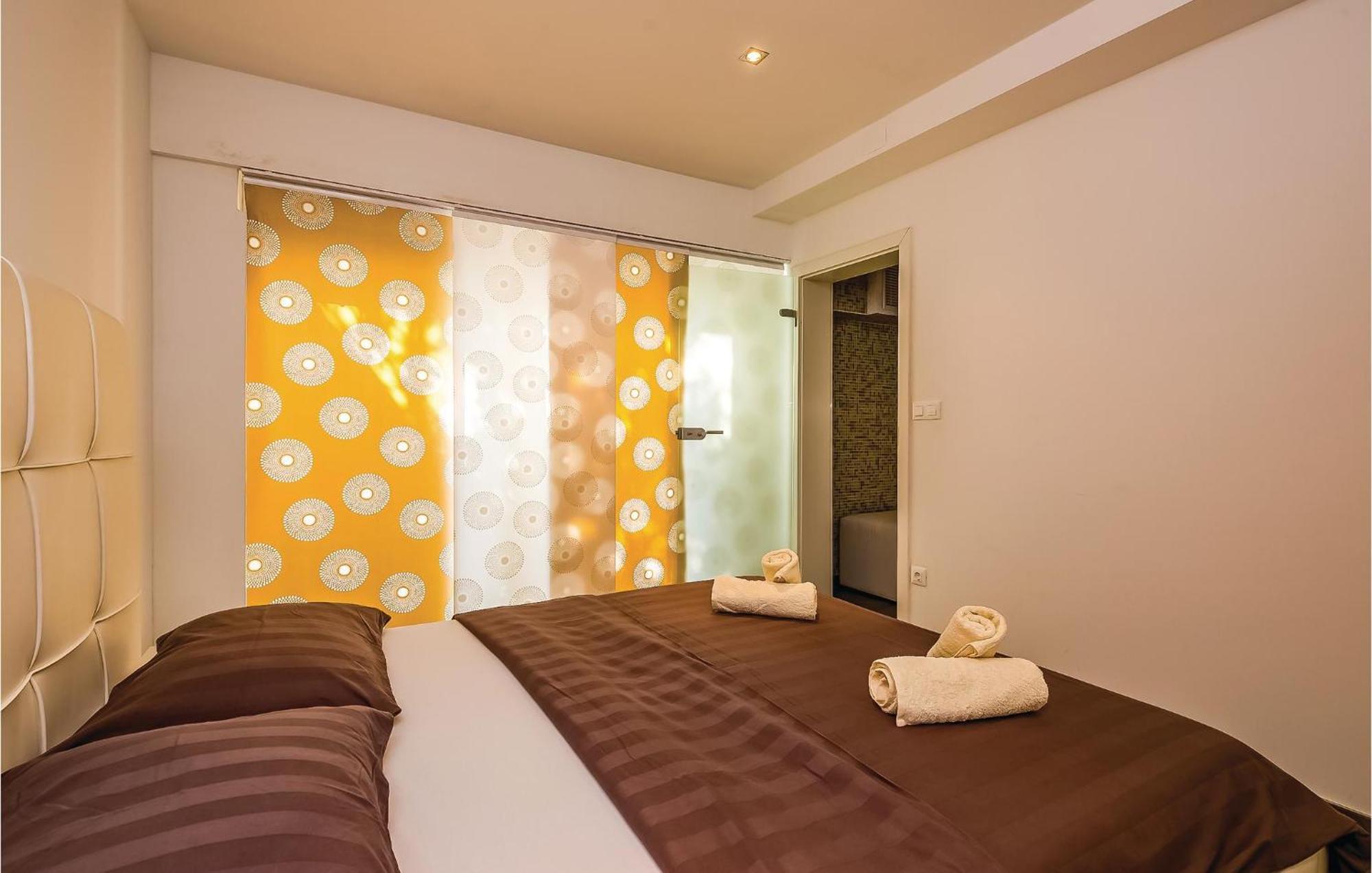 2 Bedroom Lovely Apartment In Crikvenica Extérieur photo