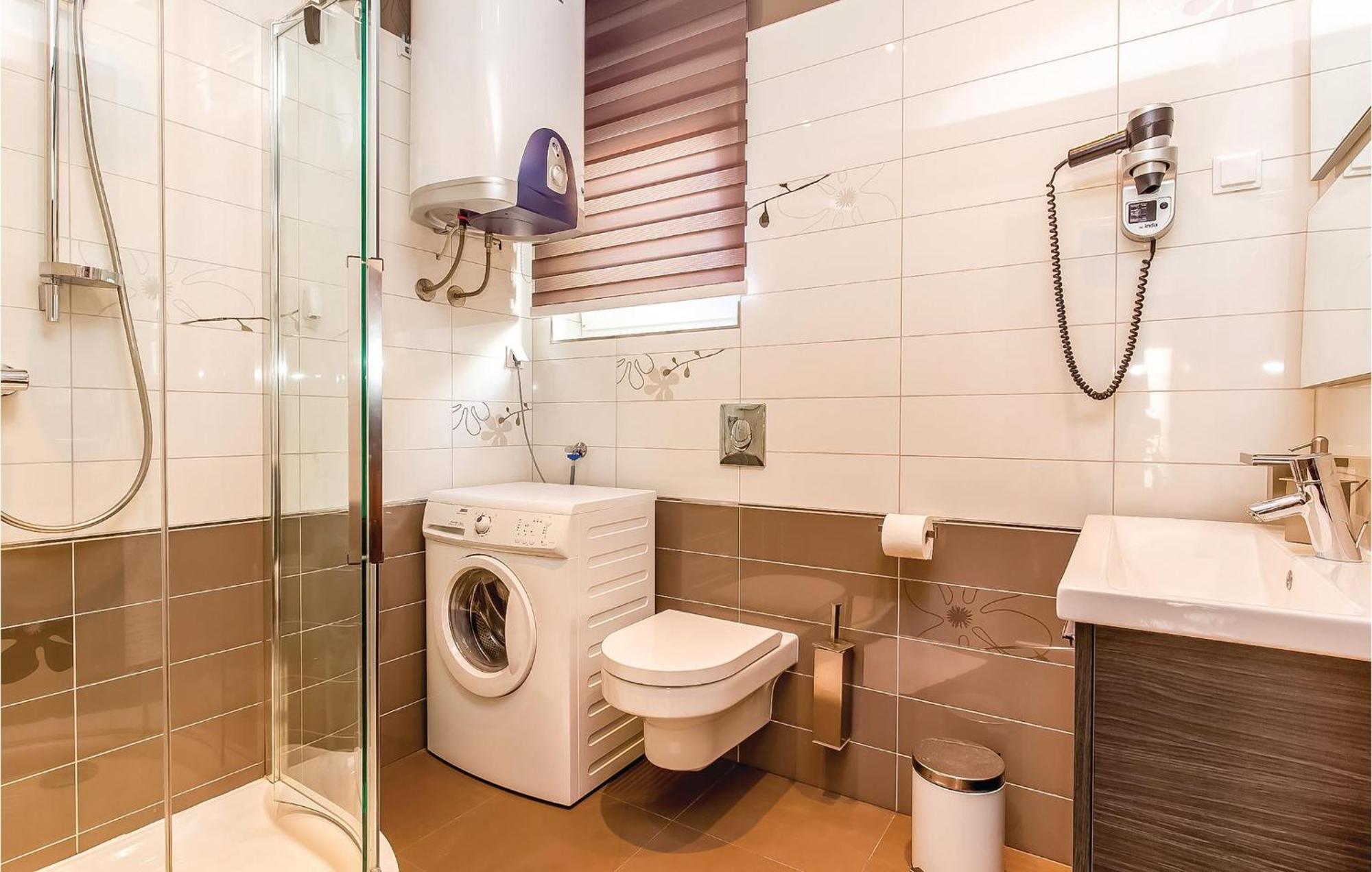 2 Bedroom Lovely Apartment In Crikvenica Extérieur photo