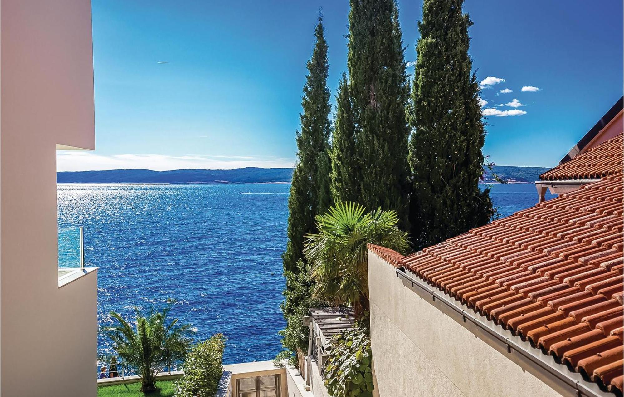 2 Bedroom Lovely Apartment In Crikvenica Extérieur photo
