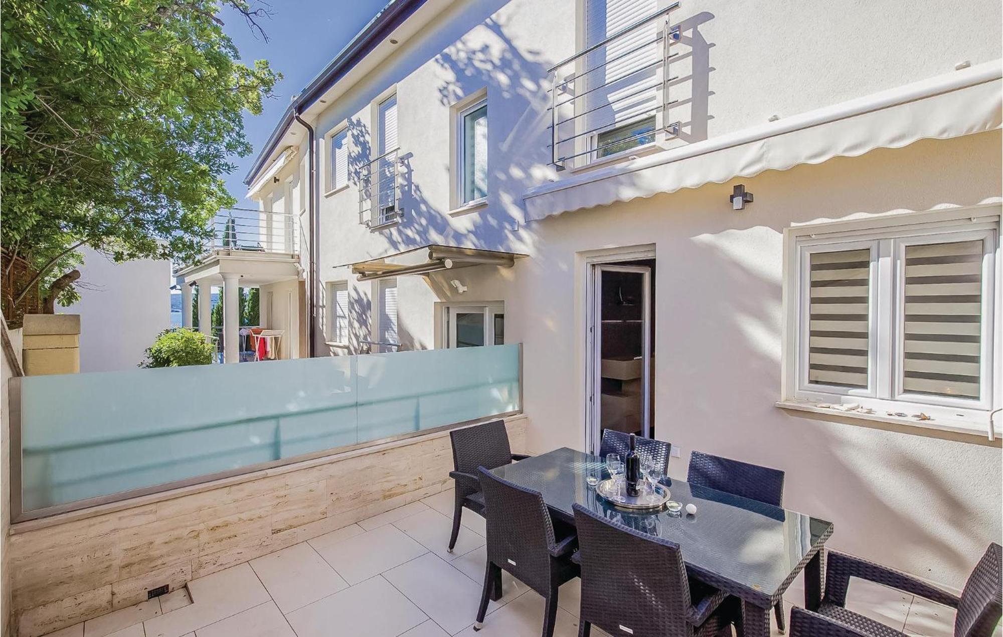 2 Bedroom Lovely Apartment In Crikvenica Extérieur photo