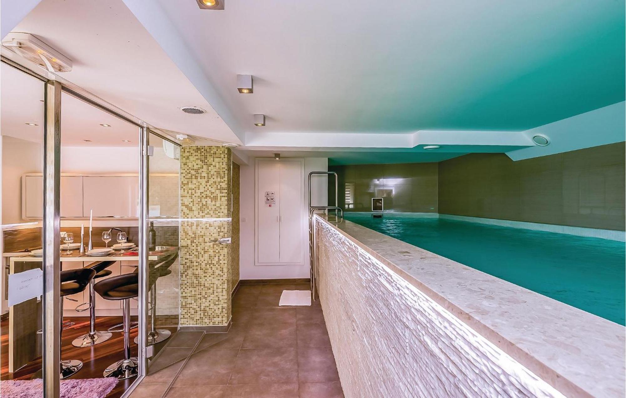 2 Bedroom Lovely Apartment In Crikvenica Extérieur photo